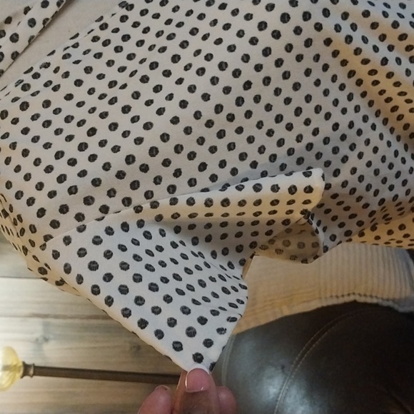 Adrianna Papell Polka dot Tie Flutter Sleeve Top L Short Sleeve White Blouse - Picture 3 of 9